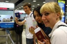 Отправляя детей за границу проверьте правильность оформления документов