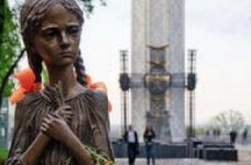 Украинские школы чтят Голодомор без указания сверху