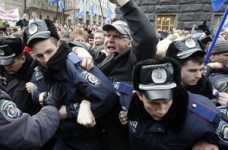 Учителя требовали достойной заработной платы (видео)