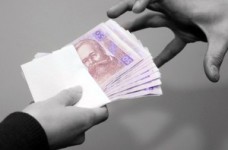 Средняя взятка за экзамен в украинских вузах - 300 грн