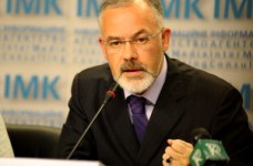 Министр образования посоветовал вице-спикеру парламента биться головой об стену