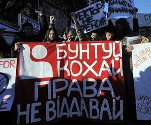 За участие в митинге в поддержку политики Минобразования предлагают 50 грн