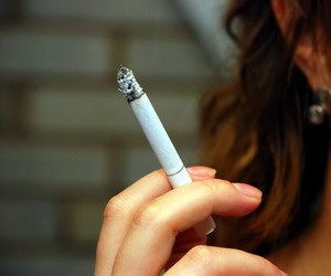 Украинские школьники начинают курить еще в младшей школе