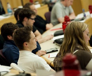 Украинские вузы развернули настоящую борьбу за абитуриентов