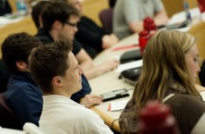 Украинские вузы развернули настоящую борьбу за абитуриентов