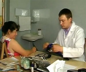 Правительство пытается заинтересовать выпускников медицинских вузов работой в селе
