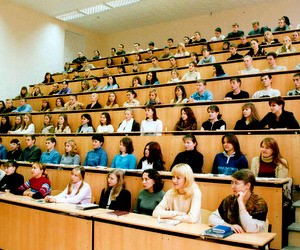 Требовать выпускников вузов отрабатывать три года – незаконно