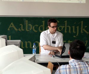 До конца этого года учителя должны овладеть компьютером, - Минобразования