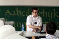 До конца этого года учителя должны овладеть компьютером, - Минобразования