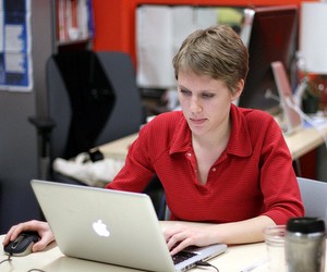 Украинцы считают, что государство должно обеспечивать выпускников первым местом работы