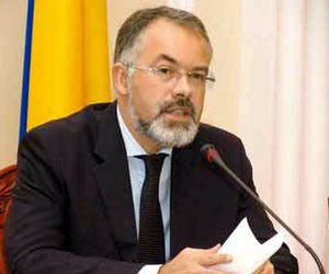 Министр образования не одобряет переманивание абитуриентов