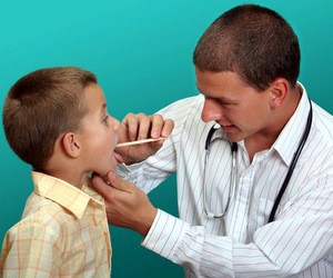 Пройти медосмотр до 1 сентября должны только первоклассники, - Минздрав