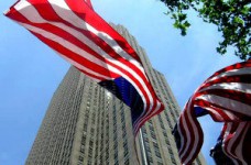 Иностранные студенты в США требуют улучшить условия труда