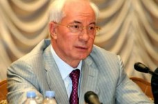 Проблемы с зарплатой в сфере образования устранят, - Азаров