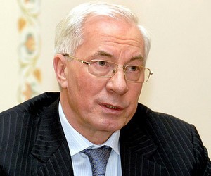 Все первокурсники вовремя получат студенческие билеты, - Азаров