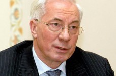 Все первокурсники вовремя получат студенческие билеты, - Азаров