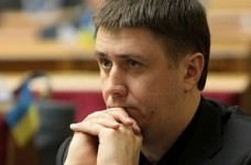 Кириленко требует Азарова вмешаться в ситуацию с нехваткой школьных учебников