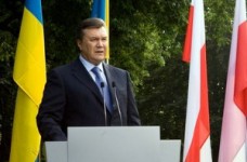 Обеспечение педагогам достойных условий труда сдерживается состоянием национальной экономики, - В. Янукович