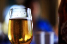 Специалисты предлагают внедрить государственную программу противодействия алкоголизации несовершеннолетних