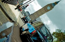 Великобритания пытается сохранить рост числа иностранных студентов