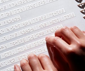 Минобразования будет печатать учебники шрифтом Брайля