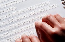 Минобразования будет печатать учебники шрифтом Брайля