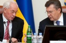 Министр образования часто показухой подменяет работу, - Н. Азаров