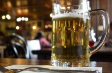 Минобразования требует запретить продажу алкоголя и сигарет в вузах