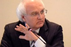 Минобразования заменило Вакарчуку выговор на предупреждение