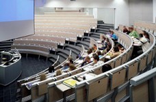 Большинство украинцев хочет, чтобы их дети получили высшее образование, - опрос