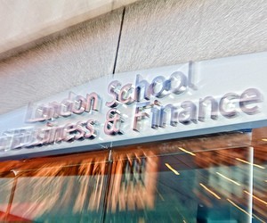 Стипендии на обучение в London School of Business and Finance