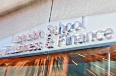 Стипендии на обучение в London School of Business and Finance
