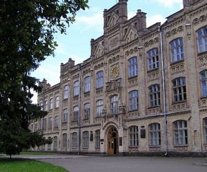 Топ-10 вузов, которые примут больше всего бюджетников в 2012 году