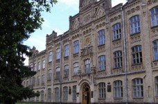 Топ-10 вузов, которые примут больше всего бюджетников в 2012 году