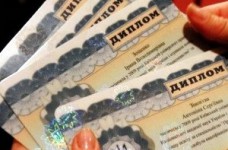 Минобразования просит вузы своевременно выдавать выпускникам дипломы