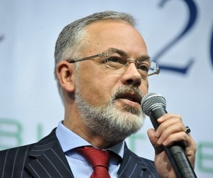 Министр образования должен уйти в предвыборный отпуск