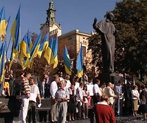 2 тысячи учителей митинговали во Львове в поддержку украинского языка (видео)