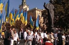 2 тысячи учителей митинговали во Львове в поддержку украинского языка (видео)