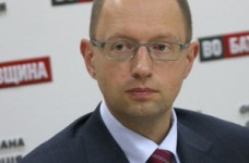 Знание языков необходимо для получения знаний в глобальном мире, - Яценюк