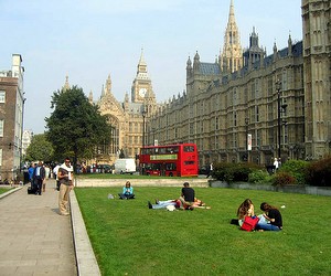 Поступление в университеты Великобритании в 2012 году