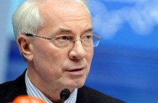 Нам нельзя отдавать идеологию оранжевым, - Азаров