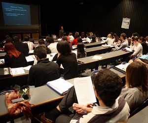 В Минобразования заявляют, что деньги на стипендии были выделены