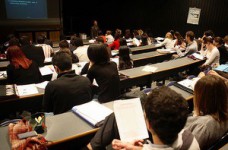 В Минобразования заявляют, что деньги на стипендии были выделены