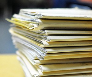 Минобразования просит аттестационные комиссии уменьшить бумажное давление на учителей