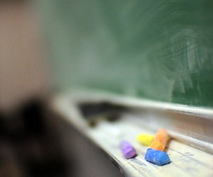 Столичным педагогам задерживают зарплату