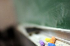 Столичным педагогам задерживают зарплату