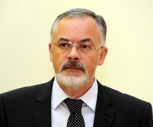 Карты одной масти, или Закрылись ли двери за Табачником в Минобразования?