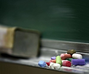 Чиновников просят не выгонять учителей в отпуск