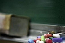 Чиновников просят не выгонять учителей в отпуск