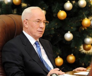 Азаров заявил, что бюджетники должны получить зарплату